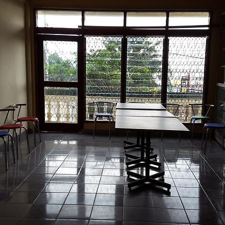 Kampung Bule Hostel Labuan Bajo Exterior photo